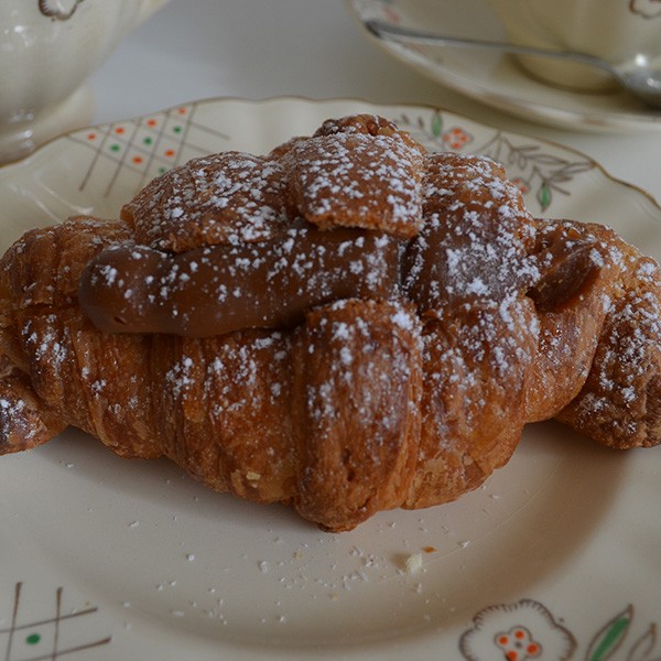Croissant relleno de dulce de leche